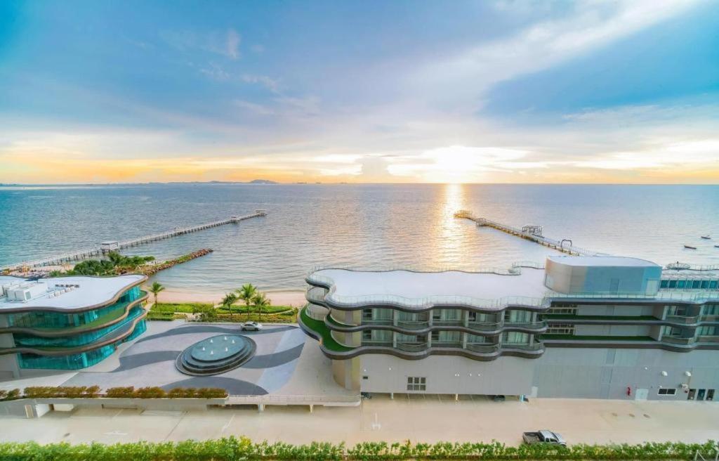 Symphony Of The Sea Hotel Bang Saen Exterior photo