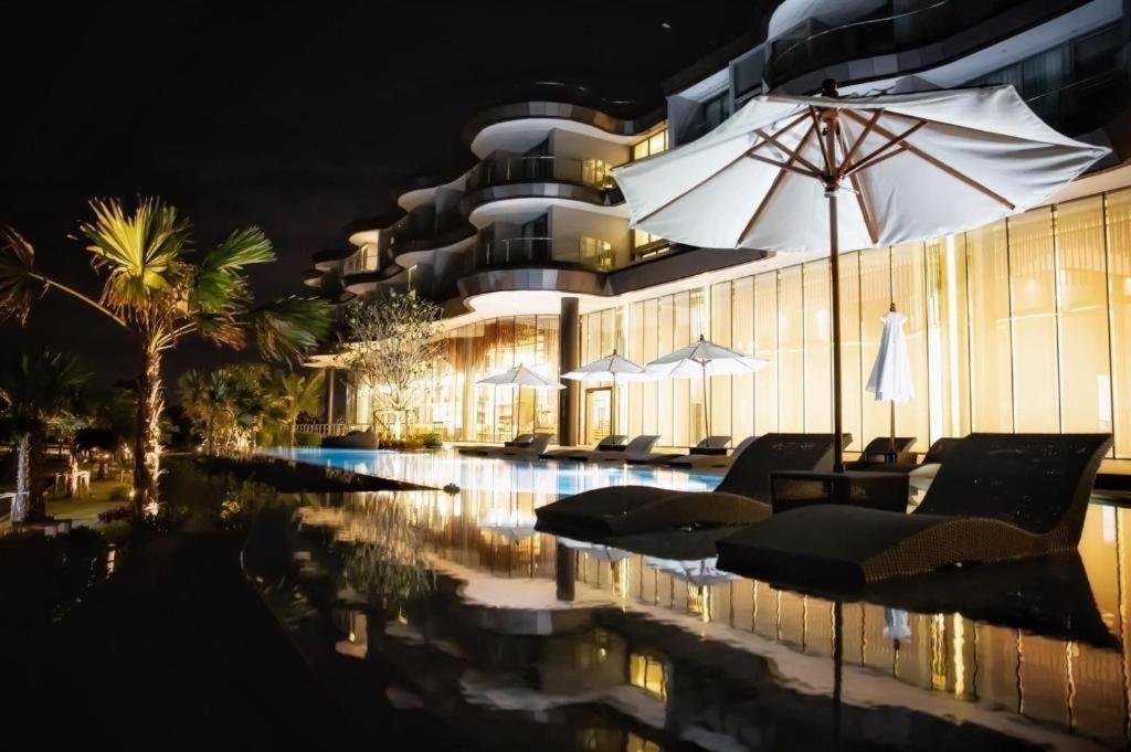 Symphony Of The Sea Hotel Bang Saen Exterior photo